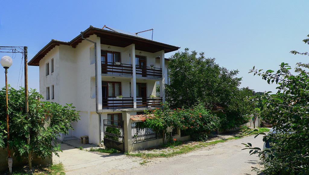 Guest House Kalina Saints Constantine and Helena Exterior photo