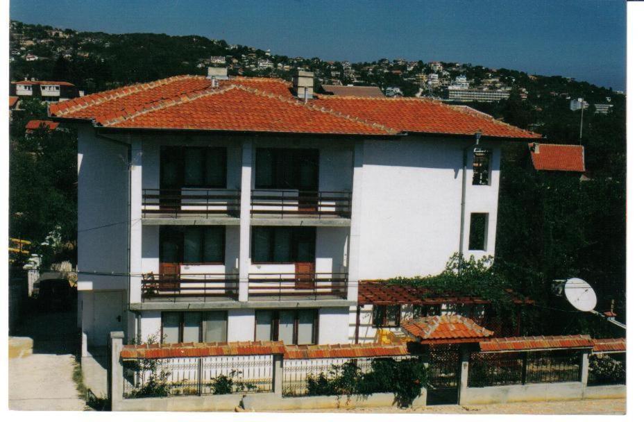 Guest House Kalina Saints Constantine and Helena Exterior photo